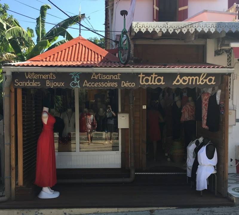 Boutique Tata Somba, prêt à porter, accessoires de mode à l'île des Saintes, Guadeloupe